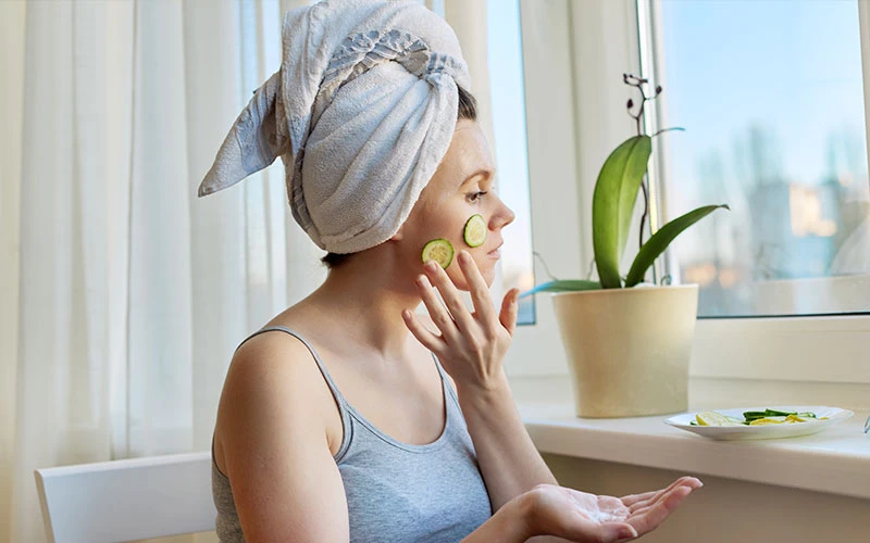 "Evde Cilt Bakımı mı, Profesyonel Cilt Bakımı mı? Hangisi Gerçekten Etkili?"